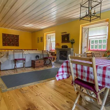 Casa De Sao Vicente De Cima * Póvoa de Lanhoso